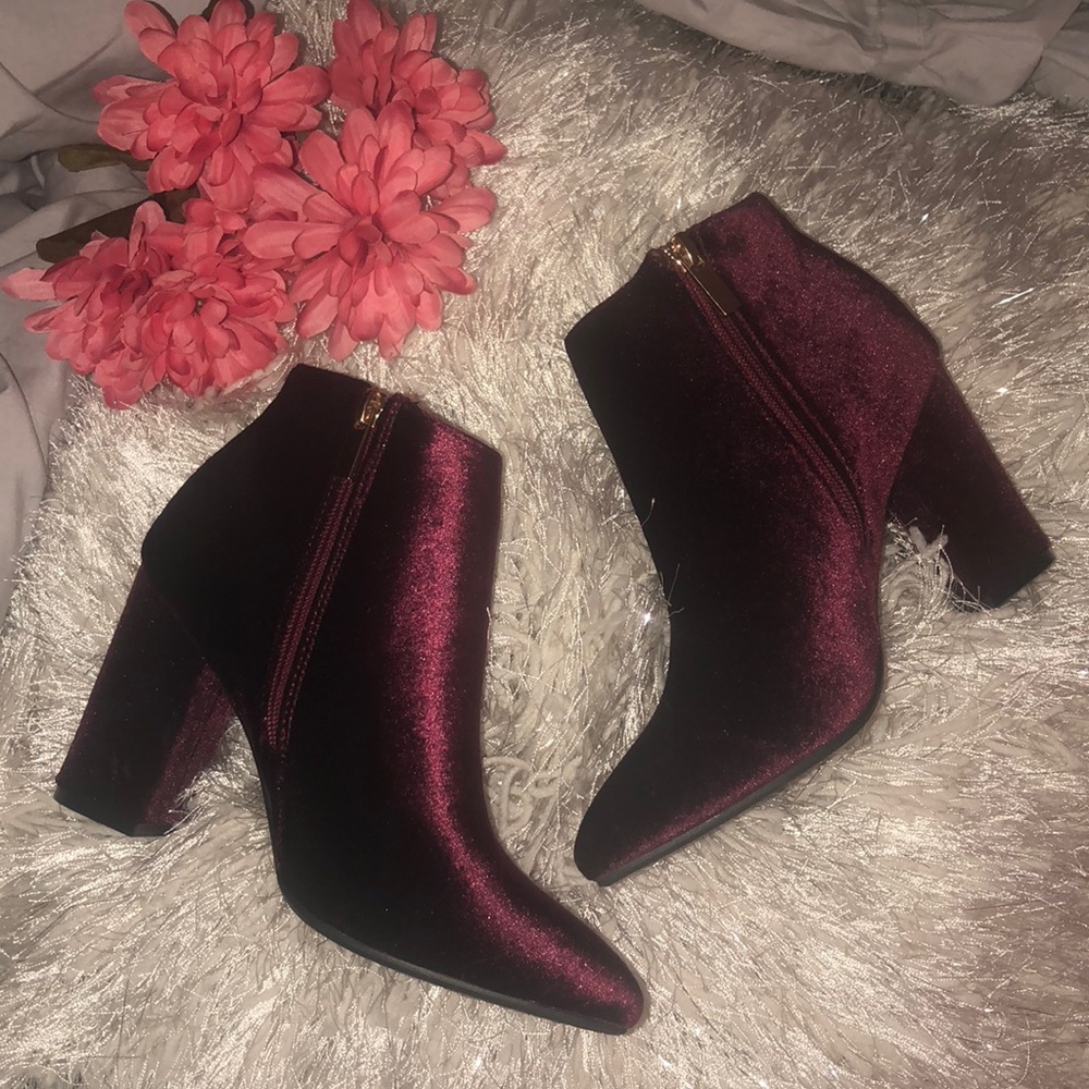NEW NEVER WORN wine colored velvet booties